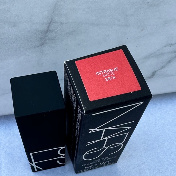 NARS matte lipstick in shade INTRIGUE - Picture 3 of 10